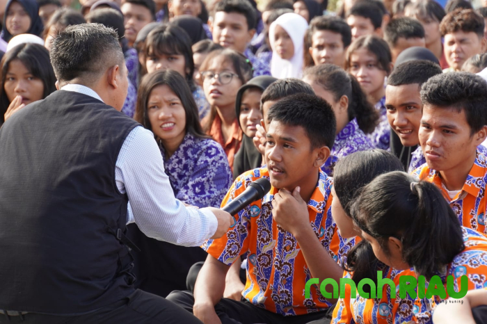 Sosialisasikan Pemilu, KPU Riau kunjungi SMAN 3 Siak Hulu